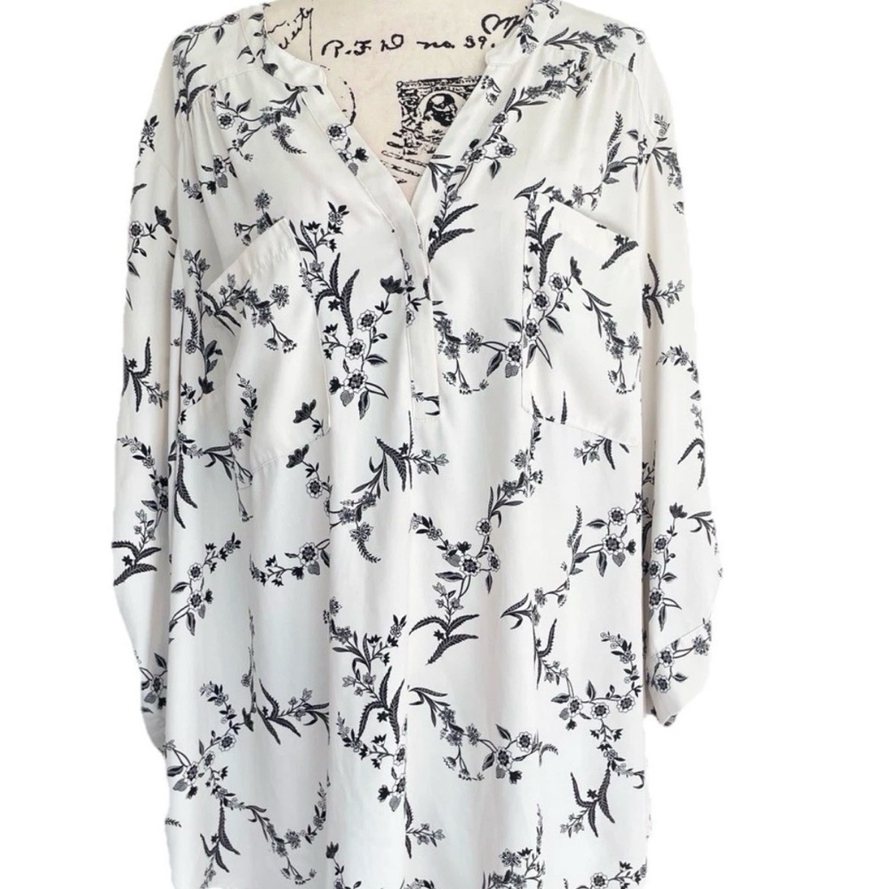 Torrid Harper Blouse Floral Black ivory size 5xl Smocked V neck Aesthetic core